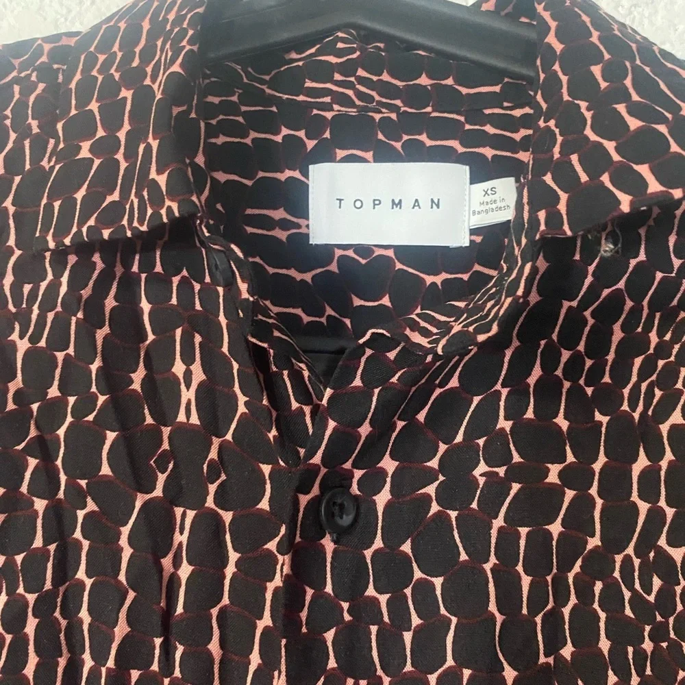 Topman Men’s Black and pink Geometric Shirt